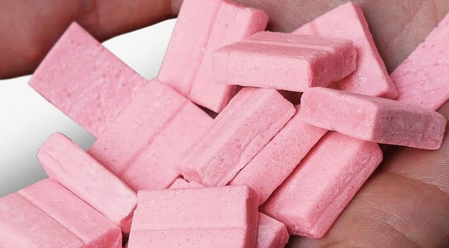 بستنی خشک توت فرنگی ترکیب دسر بستنی و رایحه دلنشین میوه تازه